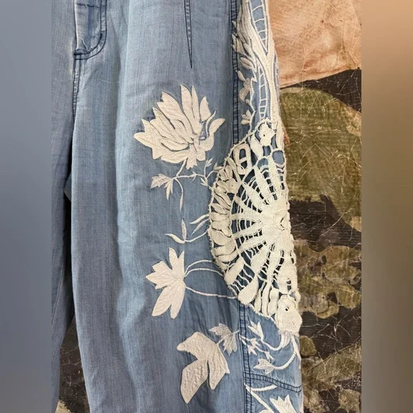 Kenna Heritage Barrel Jeans by Pilcro: Embroidered Edition Size 28 - Picture 10 of 12